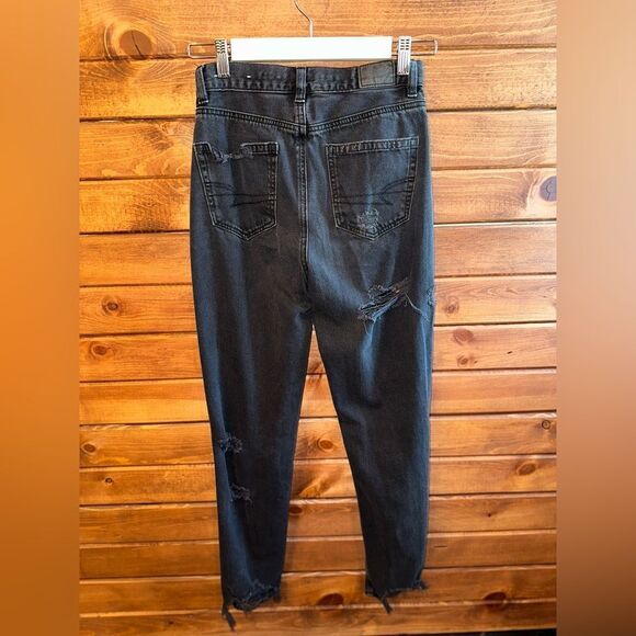 American Eagle (0 Reg) Black Distressed Mom Jeans - Picture 3 of 6